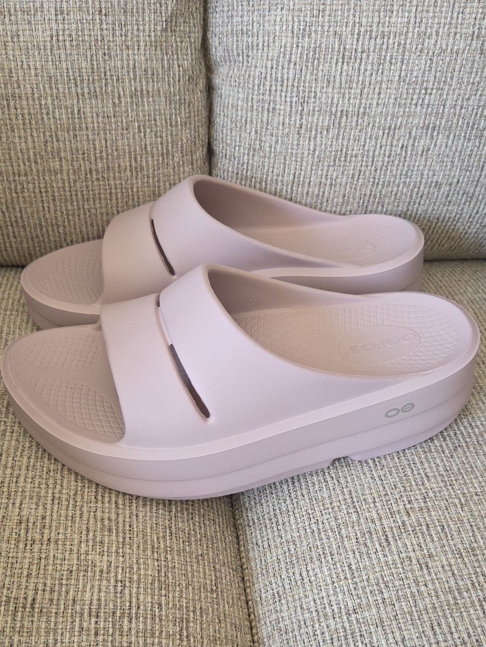 Oofos Platform Slide Sandals - Light Pink, NWOT